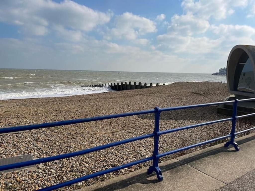 "The Quirky" Seafront Apartment Eastbourne Luaran gambar